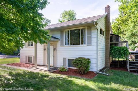549 Troywood Dr, Troy, MI 48083