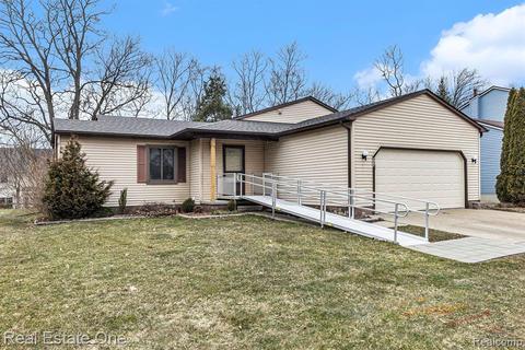 906 Alpine Dr, Brighton, MI 48116 photo 1