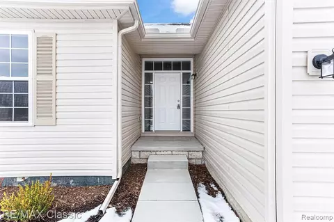 31707 Augusta Dr #63, Romulus, MI 48174