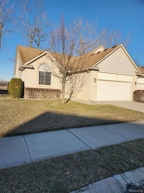50745 Raintree Cir, Chesterfield, MI 48047