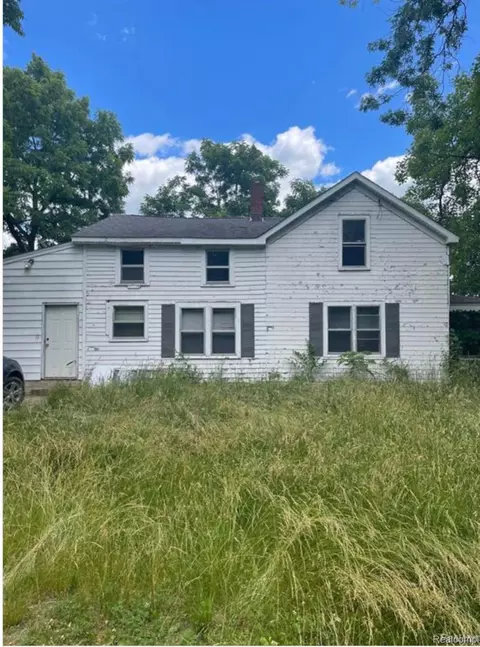 9165 Faussett Rd, Tyrone, MI 48430