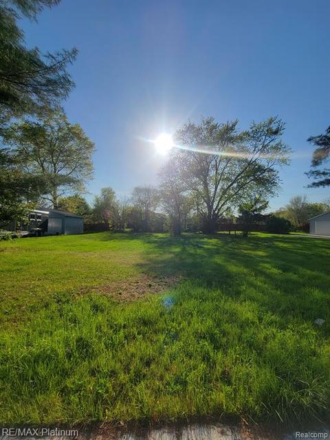 327 N 5th St, Brighton, MI 48116