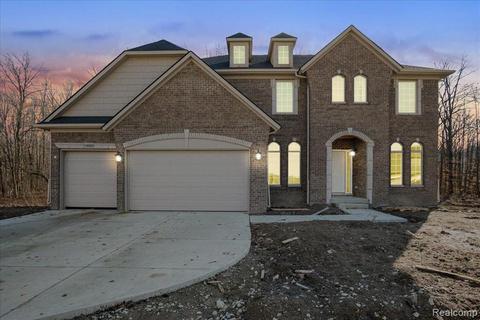 19000 Brighton Dr, Macomb, MI 48042
