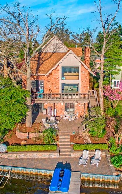 355 Park Ave, Lake Orion, MI 48362