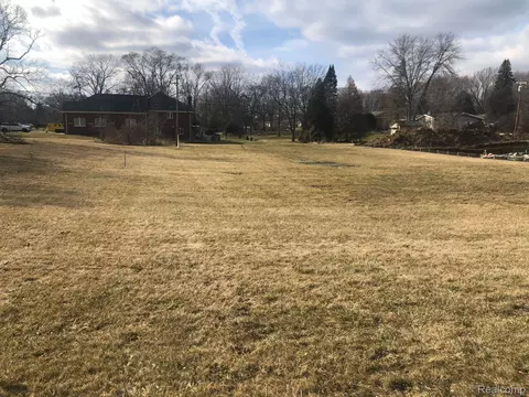Rochester Rd, Rochester Hills, MI 48307