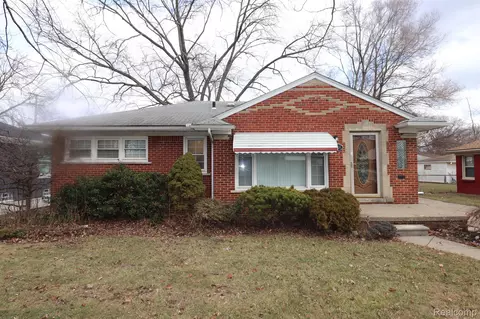 19655 Roscommon, Harper Woods, MI 48225