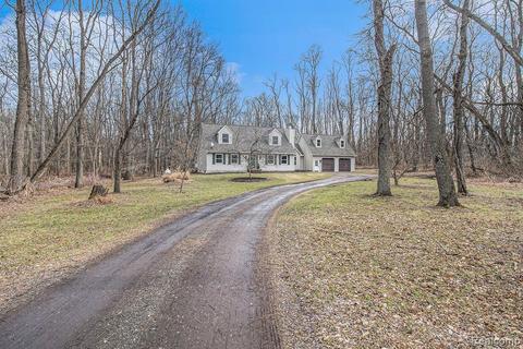 2552 Bowen Rd, Howell, MI 48855 photo 1