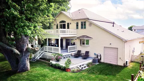 35732 Erie Dr, Brownstown, MI 48173