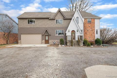 29818 Jefferson Ave, Saint Clair Shores, MI 48082