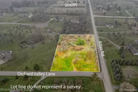 9338 Orchard Valley Ln, Davison, MI 48423