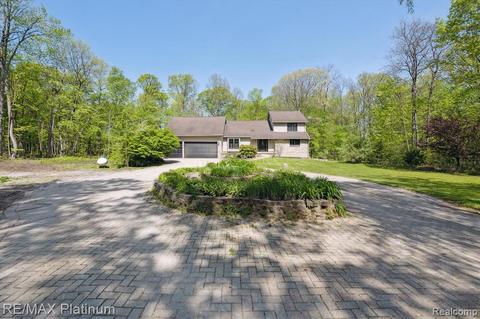 730 Deadwood Ln, Brighton, MI 48114