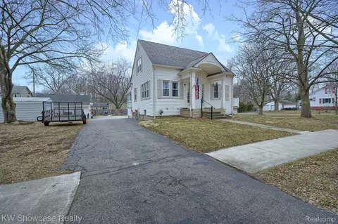 89 Clive Ave, Waterford, MI 48328