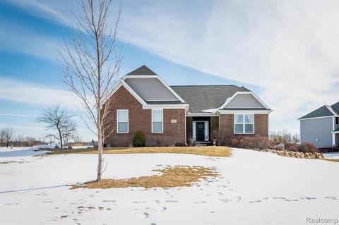 339 Lenox Ln, Brighton, MI 48114
