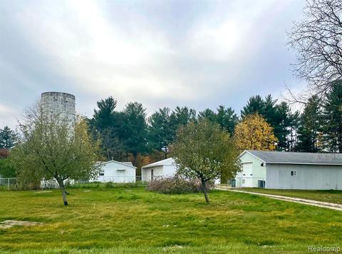 8043 Lewis Rd, Mount Morris, MI 48458