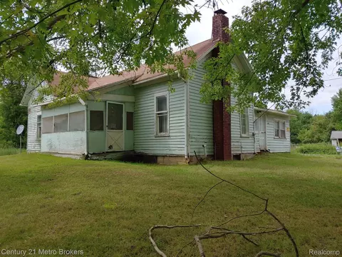 12165 E Farrand Rd, Forest, MI 48463