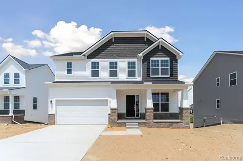 8326 Sandhill Ct, White Lake, MI 48386