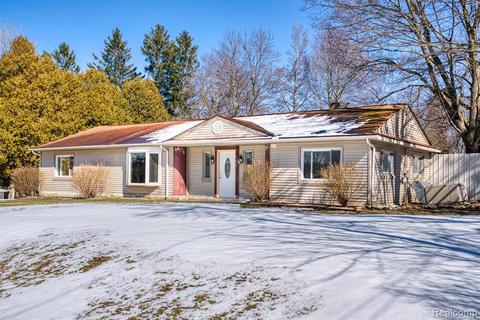 628 N Watkins St, Perry, MI 48872 photo 1