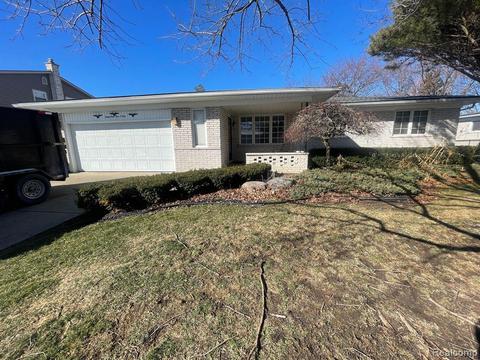 39501 Cobridge Dr, Clinton Township, MI 48038