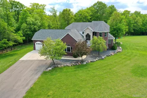 1305 Lakeville Rd, Addison, MI 48367