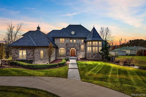 9701 Reese Rd, Clarkston, MI 48348