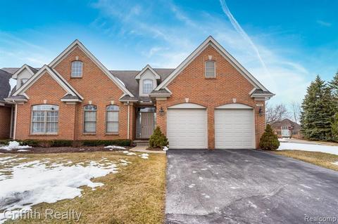 7520 Brookdale Ct, Brighton, MI 48116