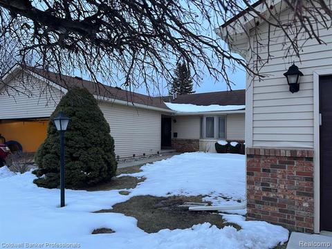 1413 Sherman Ct, Lapeer, MI 48446