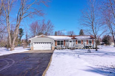 200 Bain Dr, Howell, MI 48855 photo 1