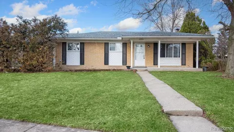 42294 Jason Dr, Clinton Township, MI 48038