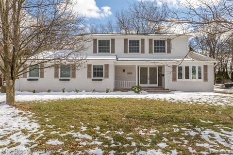 3918 Estates Dr, Troy, MI 48084 photo 1