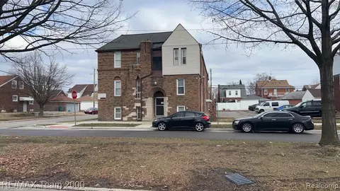 7542 Manor St, Dearborn, MI 48126