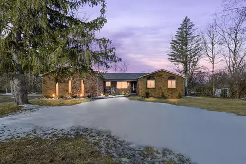 24799 Gleneyrie Dr, Southfield, MI 48033