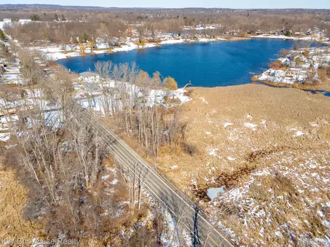 Vacant Carroll Lake Rd, Commerce, MI 48390
