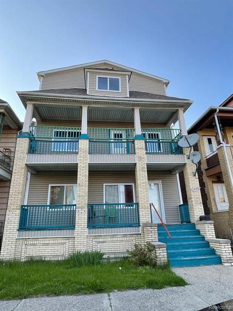 2695 Zinow St, Hamtramck, MI 48212