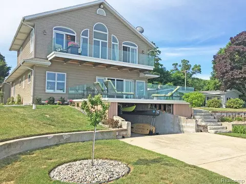 8756 Crescent Beach Rd, Sand Point, MI 48755