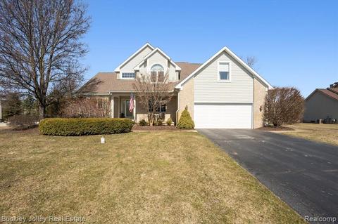 9109 Periwinkle Way, Brighton, MI 48116