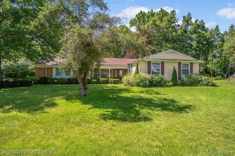 638 Kingsley Trl, Bloomfield Hills, MI 48304 1 photo - Movoto