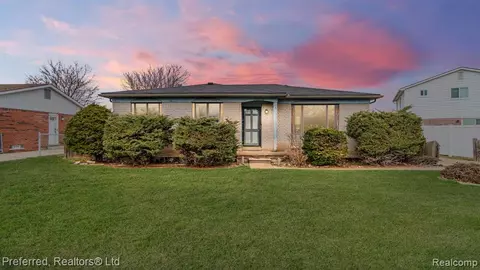 28079 Rose Ave, Brownstown, MI 48183