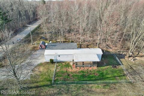 6989 Maplegrove Rd, Vassar, MI 48768