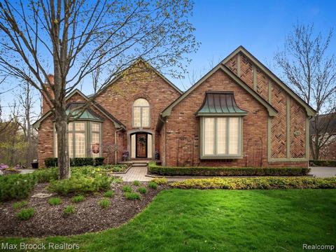 780 Windemere Ct, Bloomfield Hills, MI 48304