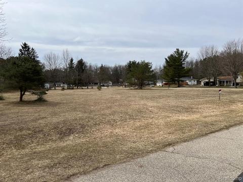 38 Maverick Lane, Lapeer, MI 48446