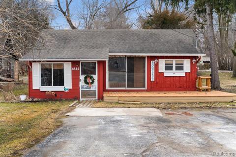 8844 Lagoon Dr, Brighton, MI 48116 photo 1