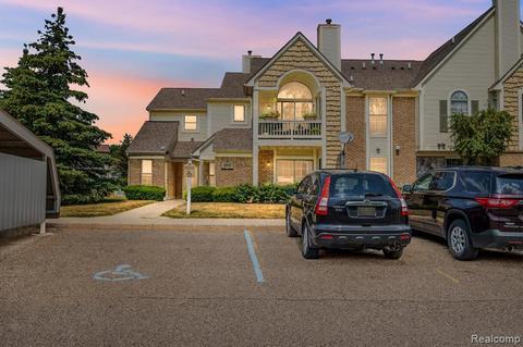 212 Oakbrooke Dr #2, South Lyon, MI 48178