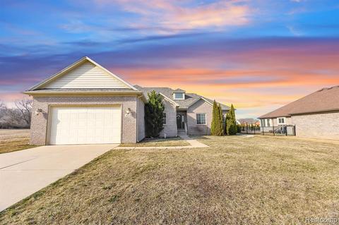 35707 Windridge Dr, New Baltimore, MI 48047