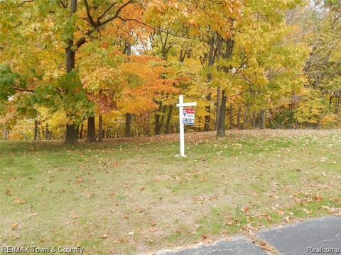 2184 Wood Hl, Flint, MI 48532