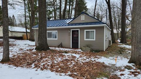 140 Iroquois Pl, Cadillac, MI 49601