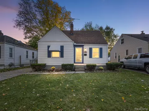 19684 Kenosha, Harper Woods, MI 48225