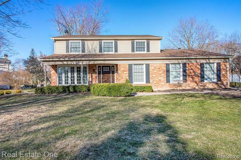 3959 Estates Dr, Troy, MI 48084 photo 1