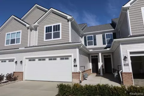 102 Salt Springs Dr, Saline, MI 48176