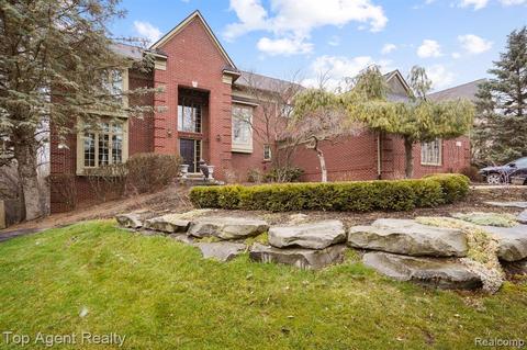 1641 Croft Hill Dr, Rochester Hills, MI 48306
