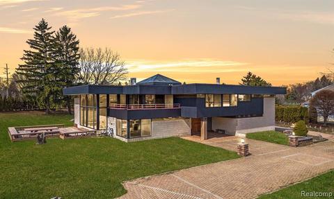 3840 Manchester, Bloomfield Hills, MI 48302